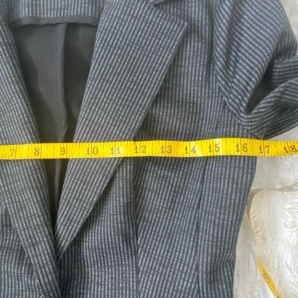 BAILEY 44 Long Black and Grey Striped Fitter Blazer, Size Small - Picture 8 of 9